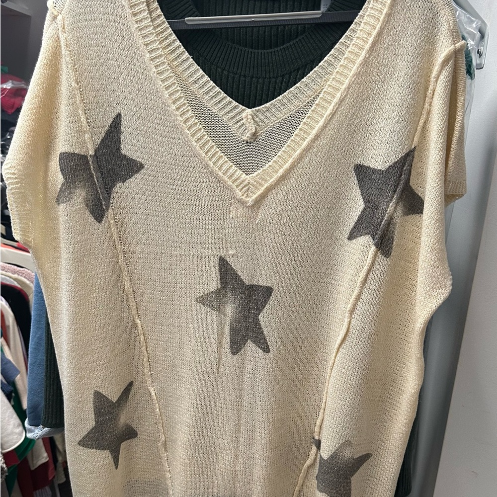 Cream Star Patterned Women's Sweater oversized. Size M